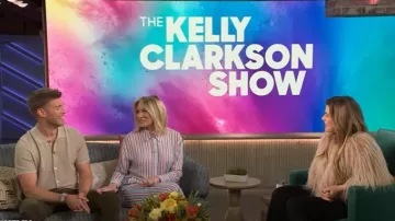 Chaqueta con cinta de piel sintética de Prada que lució Kelly Clarkson en el desfile de Kelly Clarkson del 16 de mayo de 2025.