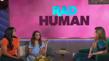 Top de rayas de manga corta de Sonia Rykiel usado por Kelly Clarkson, como se vio en The Kelly Clarkson Show el 19 de mayo de 2025