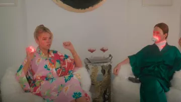 Natori Marbella Robe Women's M Pink Floral Belted 3/4 Kimono Sleeve Wrap worn by Simone (Milly Alcock) as seen in Sirens (S01E02)