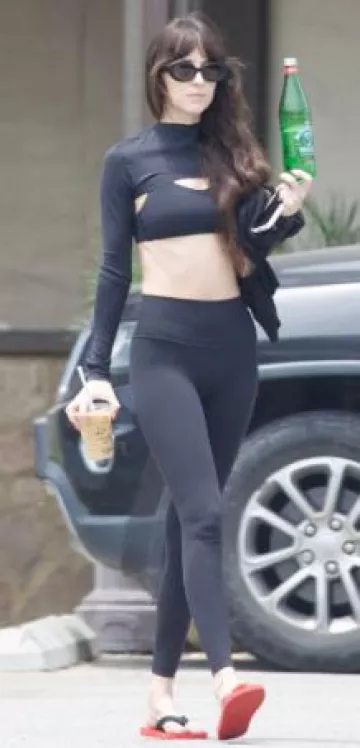 Lululemon Align Pant 28 porté par Dakota Johnson à Malibu le 25 mai 2025