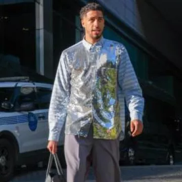Chemise Comme des Garçons Silver Sequin & Blue Stripe portée par Tyrese Haliburton sur le compte Instagram @pacers