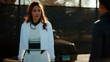Suéter de tenis drapeado de Casablanca usado por Bianca Gallo (Chasty Ballesteros) como se ve en La señora de la limpieza (T04E08)