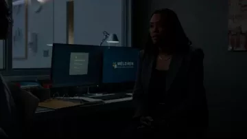 Blazer Smythe Duchess porté par le Dr Tara Lewis (Aisha Tyler) tel qu’on le voit dans Esprits criminels (S18E04)