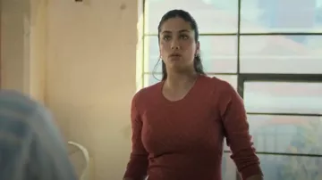 Marcs Daylight Shimmer Knit in Phoenix worn by Jeet (Olivia Junkeer) as seen in Strife (S02E05)