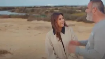 Veste utilitaire Frankie Shop Malia portée par Eva Longoria dans Eva Longoria : À la recherche de l'Espagne (S01E02)
