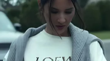 Your Friends And Neighbors Olivia Munn Loewe T-Shirt of Sam (Olivia Munn) in Your Friends & Neighbors (S01E03)