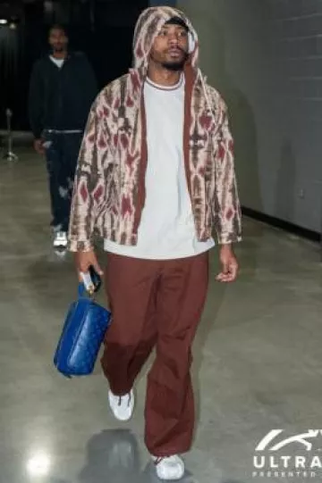 Pantalon large Puma Chocotart marron porté par Marcus Smart sur le compte Instagram @washwizards