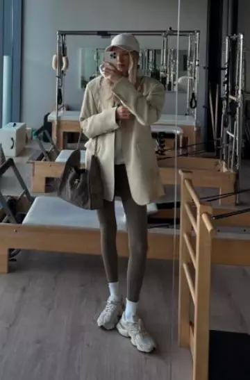 Saint Laurent Cap In Corduroy worn by  Leonie Hanne on her Instagram Story on May 28, 2025