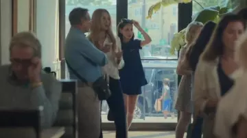 Pantalones cortos de mezclilla Gucci Horsebit usados por Sam (Olivia Munn) como se ve en Your Friends & Neighbors (S01E08)