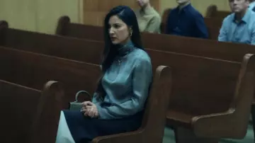 Bolso Mini Kelly de cuero gris Hermès usado por Sam (Olivia Munn) como se ve en Your Friends & Neighbors (S01E08)