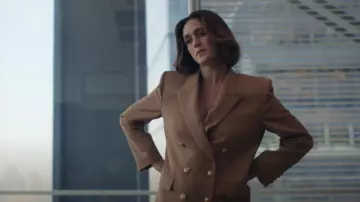 Blazer en laine Grain de Poudre porté par Ali Cooper (Lena Hall) comme on le voit dans Your Friends & Neighbors (S01E09)