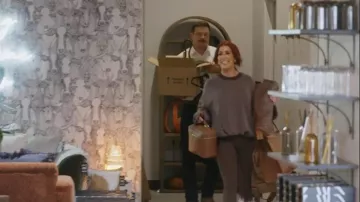 Lululemon Softstreme Voluminous Sleeve Pullover porté par Chelsea Houska comme on le voit dans Down Home Fab (S03E01)