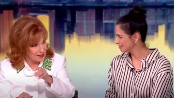 Camisa de popelina de H&M usada por Sarah Silverman como se ve en The View el 29 de mayo de 2025