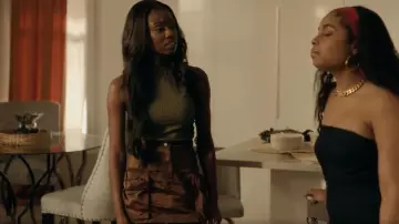 Jupe Diesel O Lan portée par Kiesha Williams (Birgundi Baker) comme on le voit dans The Chi (S06E09)