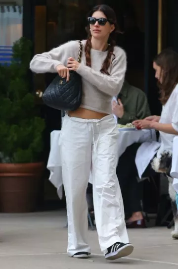 Oliver Peoples Mister Brunello Lunettes de soleil portées par Camila Morrone à New York le 30 mai 2025