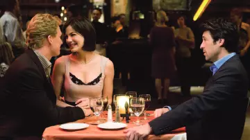 Trelise Cooper Romántico vestido con cinturón con detalles de encaje rosa empolvado usado por Hannah (Michelle Monaghan) en Made of Honor