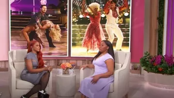 Kalisa Vogue Short Sleeve Wave Cut-Out Maxi Dress usado por Phaedra Parks como se vio en Sherri el 29 de mayo de 2025