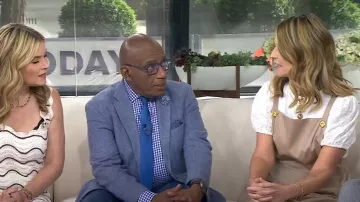 Camiseta de manga abullonada con ojales de Jason Wu, usada por Savannah Guthrie, como se vio en Today el 3 de junio de 2025.
