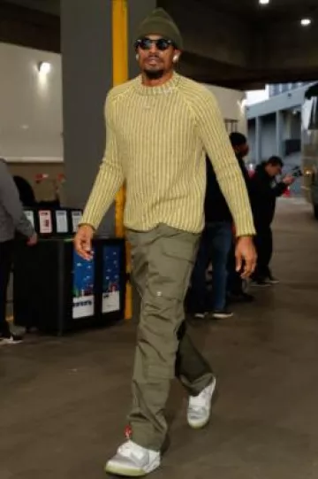 Pull à rayures dégradées vertes Marni Citronellle porté par Bradley Beal sur le compte Instagram @nbafashionfits