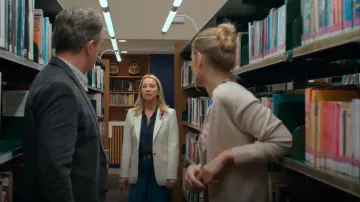 Reiss Elin Blazer en laine mélangée à simple boutonnage porté par Evelyn Jones (Asher Keddie) comme on le voit dans Strife (S02E06)