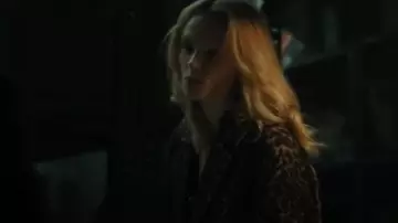 H&M Print Blazer Coat worn by Iris (Emma Laird) as seen in Mayor of Kingstown (S03E06)