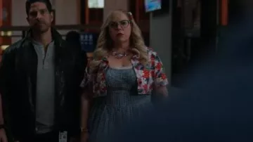 Nooworks Linen Olivia Top Berries porté par Penelope Garcia (Kirsten Vangsness) comme on le voit dans Esprits criminels (S18E05)