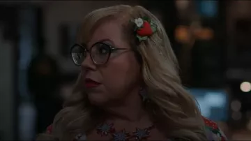 Betsey Johnson Faux Stone Festive Star Bib Necklace porté par Penelope Garcia (Kirsten Vangsness) comme on le voit dans Esprits criminels (S18E05)