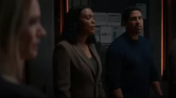 Alice + Olivia Colley Blazer à col cranté porté par le Dr Tara Lewis (Aisha Tyler) comme on le voit dans Esprits criminels (S18E05)