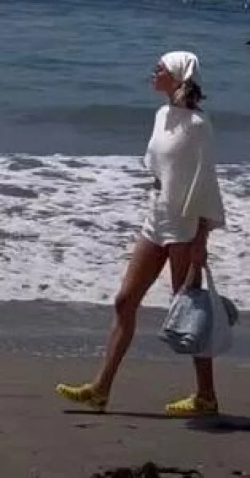 Sandales Ghiaia Medusa portées par sur sa Story Instagram le 25 août 2024