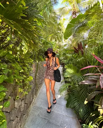 Beis the Mesh Beach Tote in Black worn by Shay Mitchell on her  Instagram on August 27, 2024