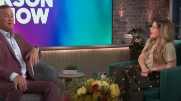 Falda midi de lentejuelas Ulla Johnson Rhodes usada por Kelly Clarkson como se ve en The Kelly Clarkson Show el 4 de junio de 2025