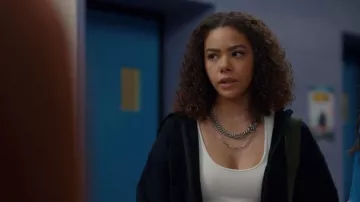 Collar de eslabones Madewell Paperclip usado por Virginia 'Ginny' Miller (Antonia Gentry) como se ve en Ginny & Georgia (S03E01)