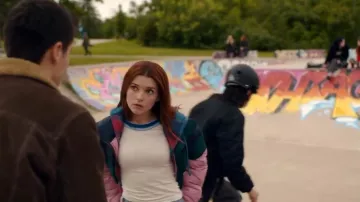 Free People x We The Free Sporty Mix Tee usada por Abigail 'Abby' Littman (Katie Douglas) como se ve en Ginny & Georgia (S03E02)