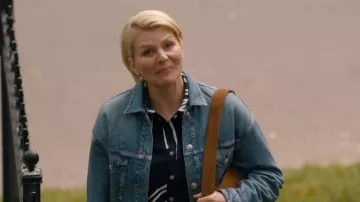 Veste trucker en denim Rag & Bone portée par Ellen (Jennifer Robertson) comme on le voit dans Ginny & Georgia (S03E03)