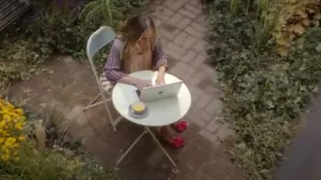 Maison Margiela Tabi Monster 110mm Bow Pumps worn by Carrie Bradshaw (Sarah Jessica Parker) as seen in And Just Like That… (S03E02)