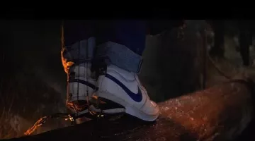 Sneakers, high tops Nike Data / Richard Wang (Jonathan Ke Quan) in The Goonies