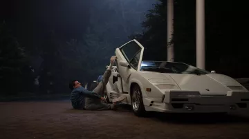 Les sneakers Nike Cortez blanches de Jordan Belfort (Leonardo DiCaprio) dans Le Loup de Wall Street