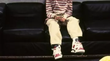 Nike Air Jordan 6 Carmine in "Mom, I missed the plane"