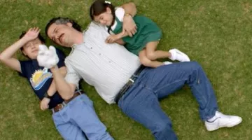 Les sneakers blanches Reebok de Pablo Escobar (Wagner Moura) dans Narcos