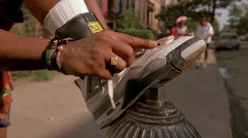 Sneakers Nike Air Jordan IV Retro OG Buggin Out (Giancarlo Esposito) in Do the Right Thing