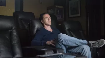 les baskets basses Puma de Bobby Axelrod (Damian Lewis) dans Billions