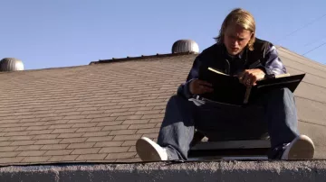 The pair of Nike Air Force One white worn by Jax Teller (Charlie Hunnam) in Sons of Anarchy S01E07