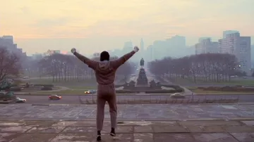 El famoso conversa en ascenso Chuck Taylor All Star de Rocky Balboa (Sylvester Stalone) en Rocky