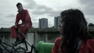 The Puma Suede navy blue sole brown of Rudy Wade (Joseph Gilgun) in Misfits S04E08