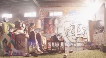 the sneaker vintage nike Garf (Jerrod Carmichael) in Our worst neighbors
