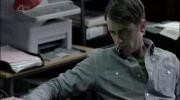 The denim shirt grey Rudy Wade (Joseph Gilgun) in Misfits S04E01