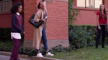 les adidas de Rainbow Johnson (Tracee Ellis Ross) dans Black-ish