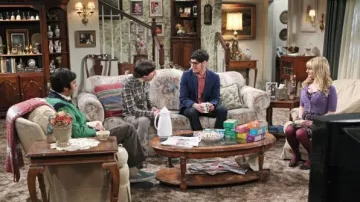 The Vans shoes classic slip-on blue of Rajesh Koothrappali (Kunal Nayyar) on The big bang theory S08E20