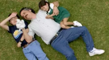 Les chaussures Reebok Club C85 de Pablo Escobar (Wagner Moura) dans Narcos