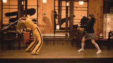 Los zapatos amarillos Onitsuka Tiger "Tai Chi" de Beatrix Kiddo (Uma Thurman) en Kill Bill vol. 1